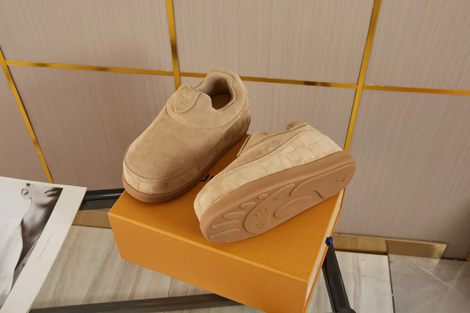 💰💰💰 660 hot items 🆕🆕🆕𝙇𝙑🔥New models are on the shelves🔥 Louis Vuitton 25ss, LV co-branded nigo YETI Fat Ding is ugly and cute, many internet celebrities have put it on the show, a classic and versatile item. Fabric: imported high mercerized cowhide suede. Lining: High-grade elastic mesh, original molded outsole. Size: women's clothing, 35-41 (customized for women's 40 and 41), men's clothing 39-46 (customized for 45-46)